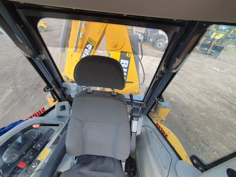 Bull 4SX Экскаватор-погрузчик HV Market