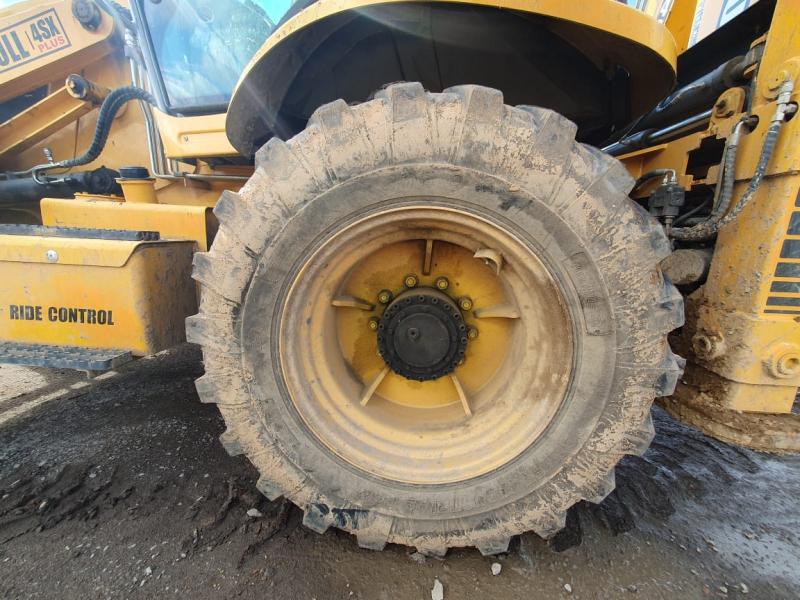 Bull 4SX Экскаватор-погрузчик HV Market