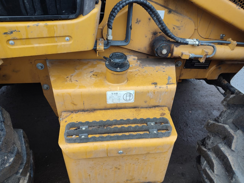 Bull 4SX Экскаватор-погрузчик