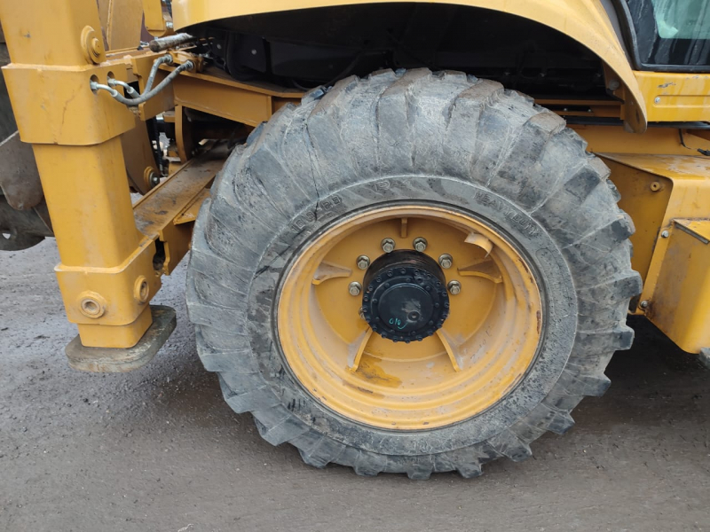 Bull 4SX Экскаватор-погрузчик