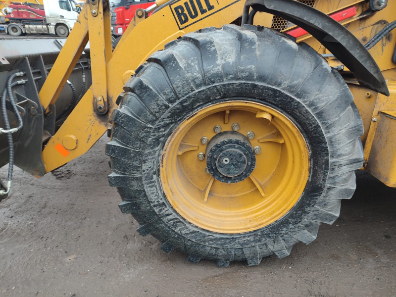 Bull 4SX Экскаватор-погрузчик