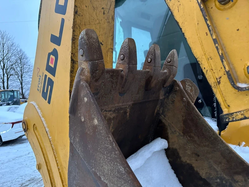 SDLG B877 Экскаватор-погрузчик