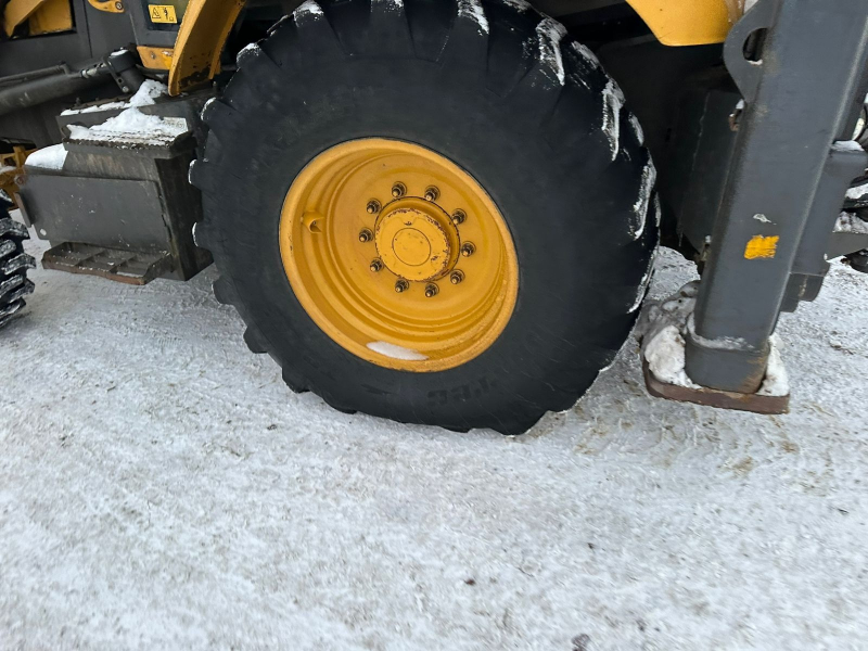 SDLG B877 Экскаватор-погрузчик