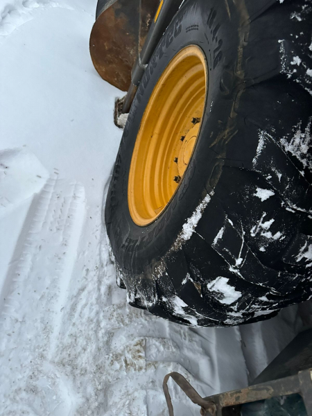 SDLG B877 Экскаватор-погрузчик