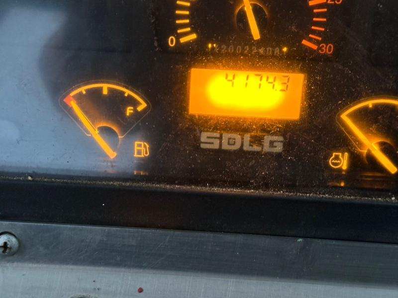 SDLG B877 Экскаватор-погрузчик