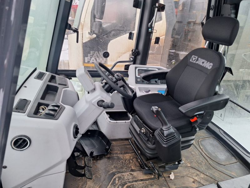 XCMG XC8* Экскаватор-погрузчик