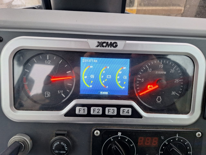 XCMG XC8* Экскаватор-погрузчик