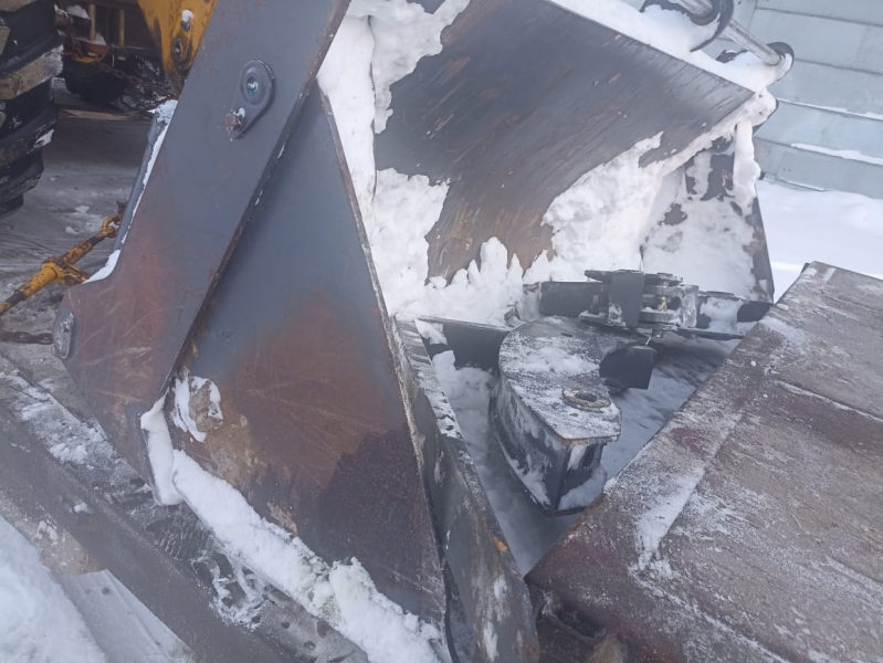 Bull 4SX Экскаватор-погрузчик