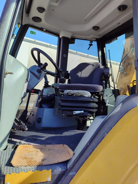 LGCE B877 Экскаватор-погрузчик HV Market