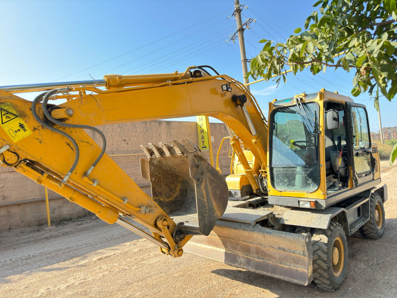 LGCE E* Экскаватор колесный