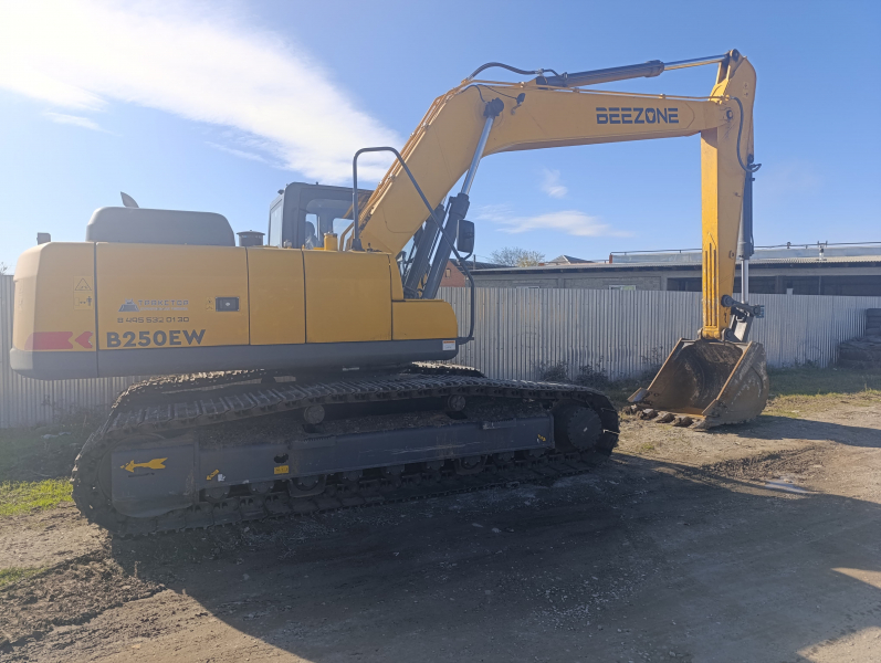 Beezone B250* Экскаватор