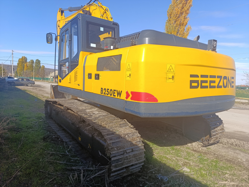 Beezone B250* Экскаватор