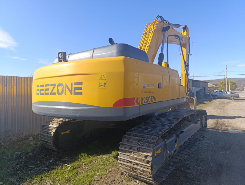 Beezone B250* Экскаватор