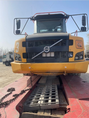 ЗЕМЛЕВОЗ С ШАРНИРНО-СОЧЛЕНЕННОЙ РАМОЙ VOLVO A30F