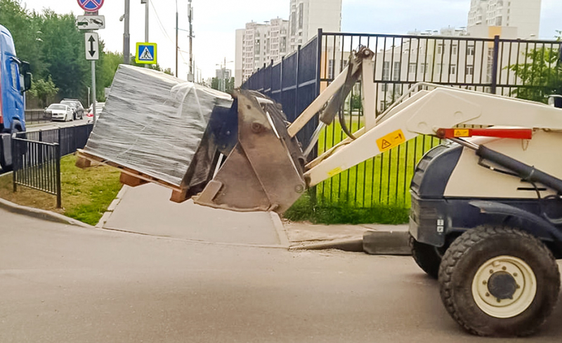 Вилы откидные паллетные Impulse PF2000 на ковш Terex 820/840/860 - TLB840 HV Market