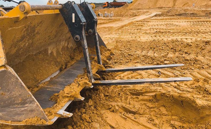 Вилы откидные паллетные Impulse PF2000 на ковш CAT 428/444 HV Market