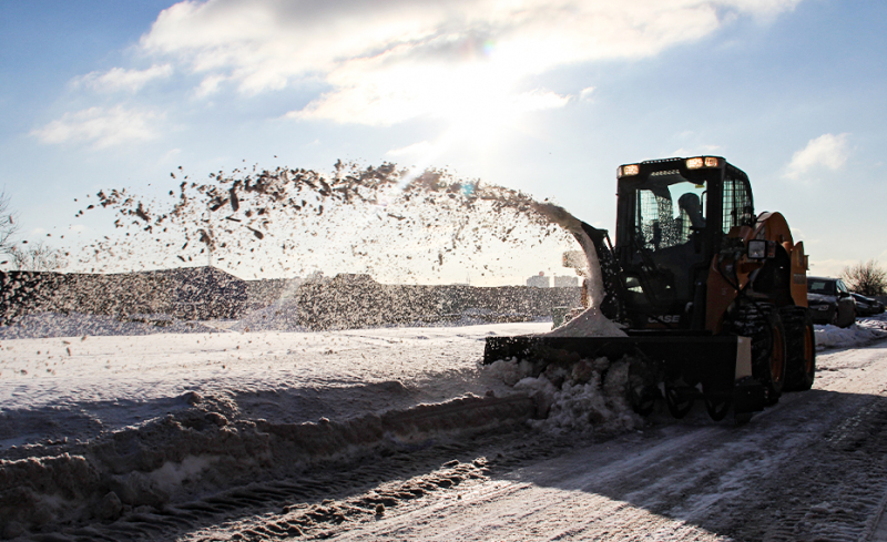 Шнекороторный снегоочиститель Impulse SR1850 на мини-погрузчик New Holland HV Market