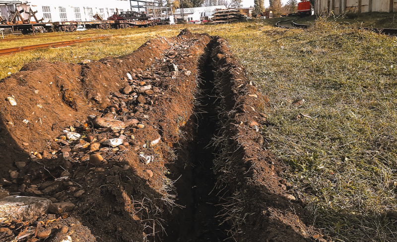 Траншеекопатель Delta TR900 на мини-погрузчик Case для грунта HV Market