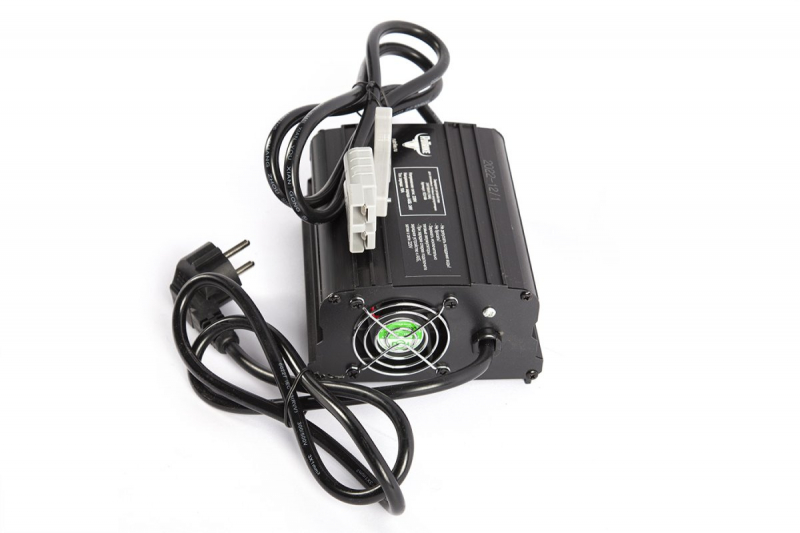 Зарядное устройство для тяговых свинцово-кислотных аккумуляторов Rutrike 24V10A