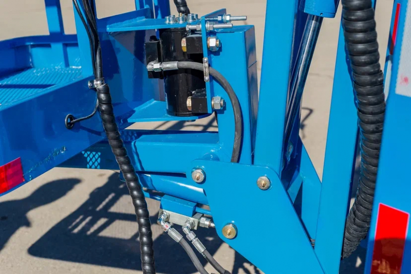 Коленчатый прицепной подъемник ABSOLUT CTA-12A (рабочая высота 14 м, грузоподъемность 300 кг)