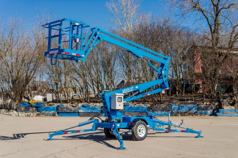 Коленчатый прицепной подъемник ABSOLUT CTA-10A (рабочая высота 12 м, грузоподъемность 300 кг)
