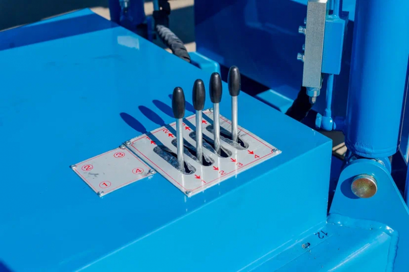 Коленчатый прицепной подъемник ABSOLUT CTA-14T (рабочая высота 16 м, грузоподъемность 227 кг)