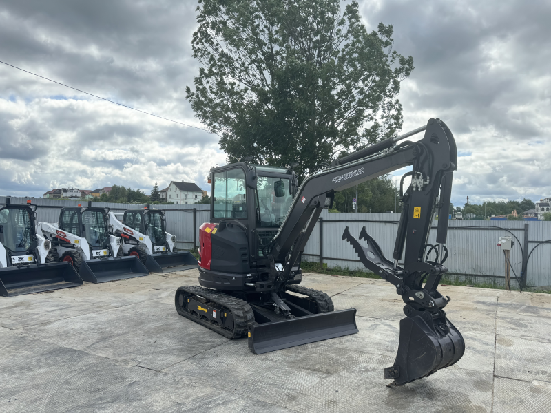 Мини-экскаватор QUADTRAC E40 PRO (4т, кабина, A/C, квикаплер, бур, 3 ковша. Гидравлический прижим)