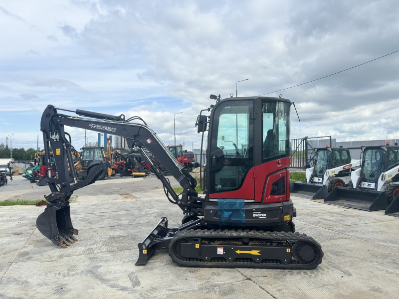 Мини-экскаватор QUADTRAC E40 PRO (4т, кабина, A/C, квикаплер, бур, 3 ковша. Гидравлический прижим)