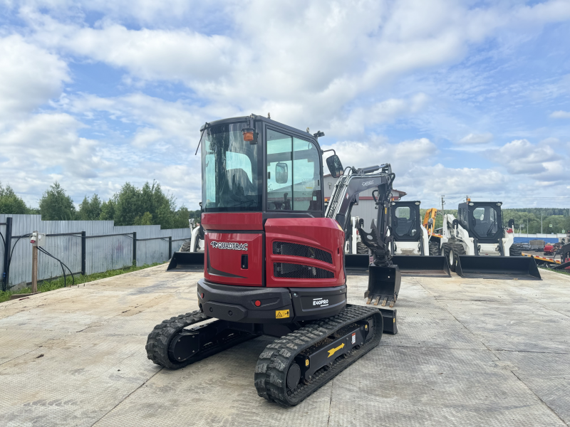 Мини-экскаватор QUADTRAC E40 PRO (4т, кабина, A/C, квикаплер, бур, 3 ковша. Гидравлический прижим)