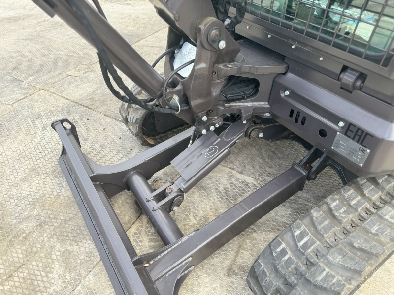 Мини-экскаватор QUADTRAC E40 PRO (4т, кабина, A/C, квикаплер, бур, 3 ковша. Гидравлический прижим)