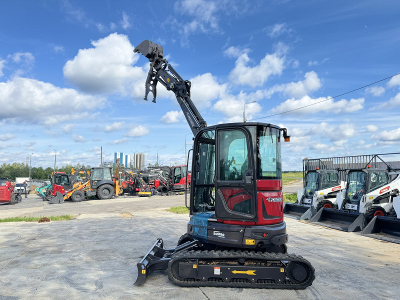 Мини-экскаватор QUADTRAC E40 PRO (4т, кабина, A/C, квикаплер, бур, 3 ковша. Гидравлический прижим)