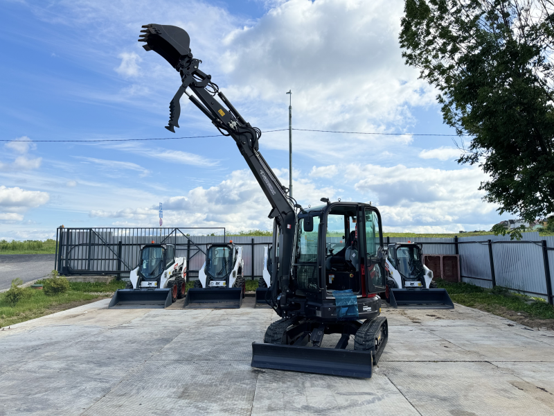 Мини-экскаватор QUADTRAC E40 PRO (4т, кабина, A/C, квикаплер, бур, 3 ковша. Гидравлический прижим)