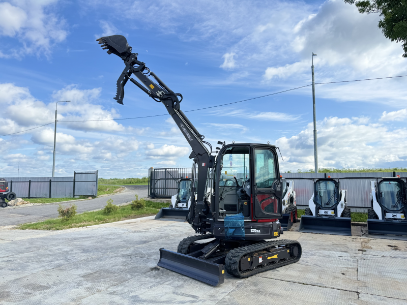 Мини-экскаватор QUADTRAC E40 PRO (4т, кабина, A/C, квикаплер, бур, 3 ковша. Гидравлический прижим)