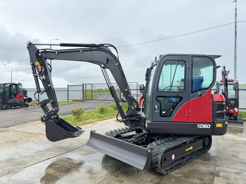 Мини-экскаватор QUADTRAC EX60 (6 т, кабина, А/С, квикаплер, поворотная стрела)