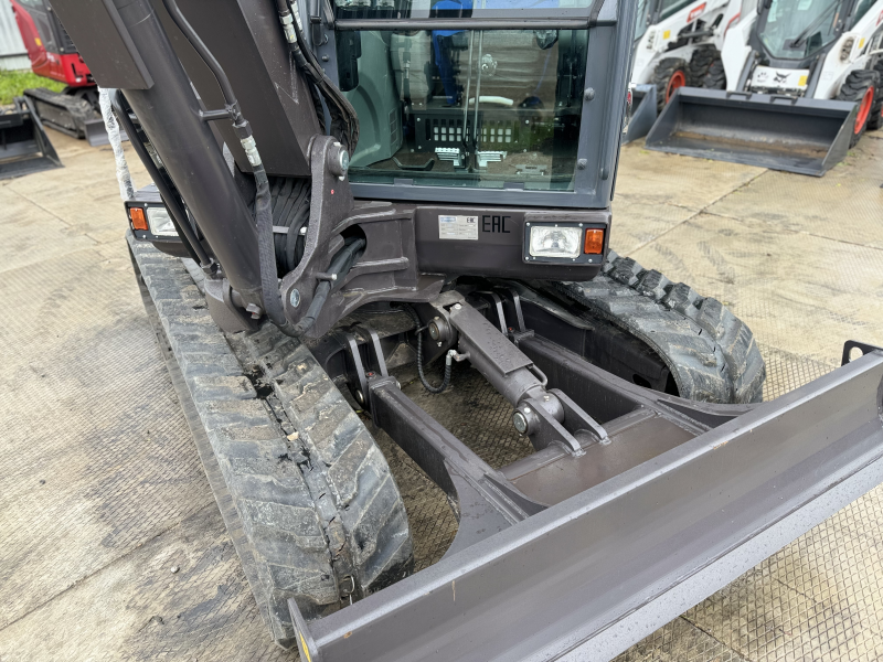 Мини-экскаватор QUADTRAC EX60 (6 т, кабина, А/С, квикаплер, поворотная стрела)