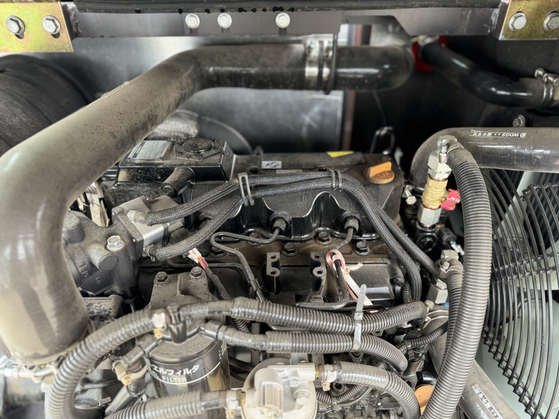 Мини-экскаватор QUADTRAC EX60 (6 т, кабина, А/С, квикаплер, поворотная стрела)