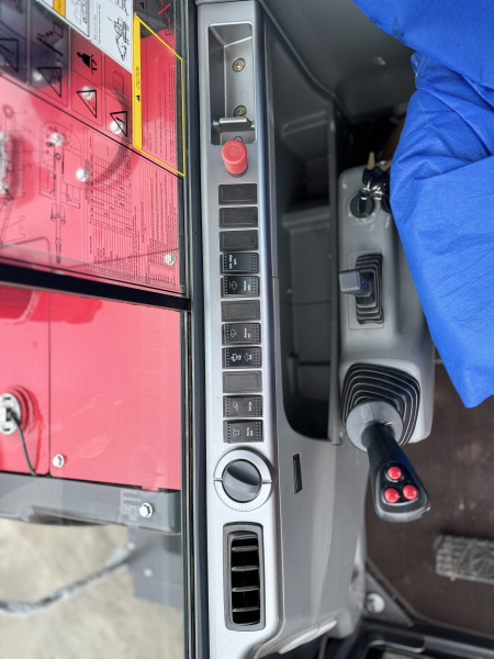 Мини-экскаватор QUADTRAC EX60 (6 т, кабина, А/С, квикаплер, поворотная стрела)