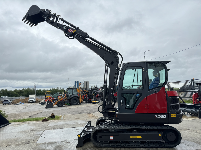 Мини-экскаватор QUADTRAC EX60 (6 т, кабина, А/С, квикаплер, поворотная стрела)