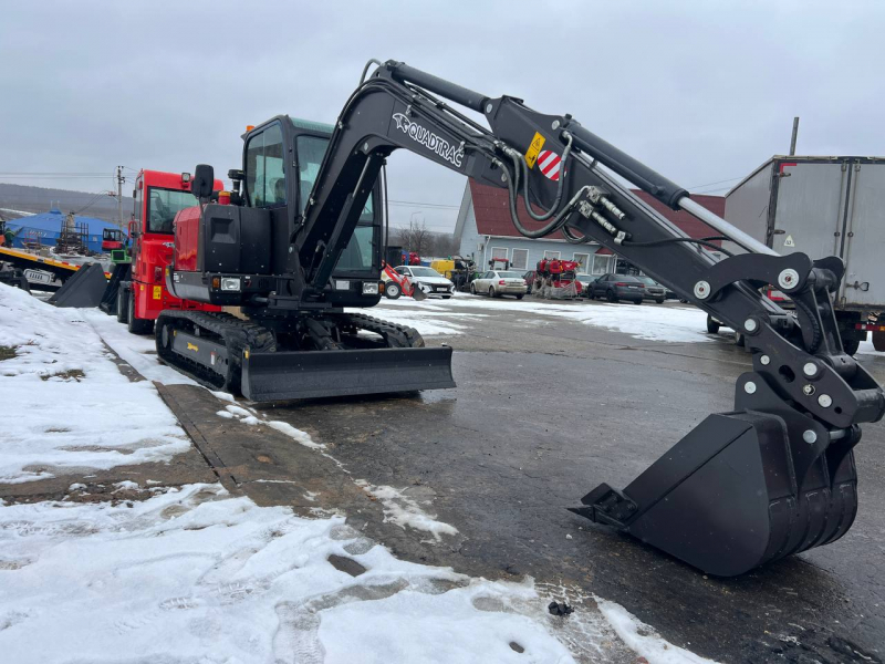 Мини-экскаватор QUADTRAC EX60 (6 т, кабина, А/С, квикаплер, поворотная стрела)