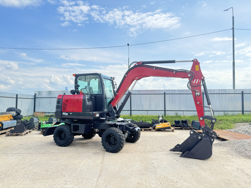 Мини-экскаватор QUADTRAC E60W (6 т, кабина, А/С, квикаплер, поворотная стрела, траншейный ковш)