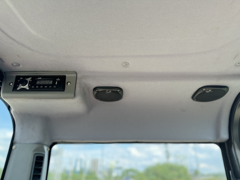 Мини-экскаватор QUADTRAC E60W (6 т, кабина, А/С, квикаплер, поворотная стрела, траншейный ковш)