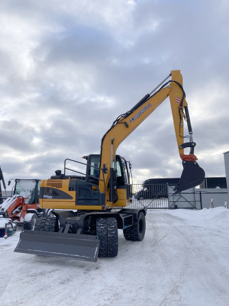 Мини-экскаватор QUADTRAC E130WH (12т, кабина, квикаплер, Желтый 2023 год)