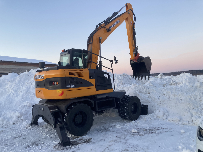 Мини-экскаватор QUADTRAC E130WH (12т, кабина, квикаплер, Желтый 2023 год)