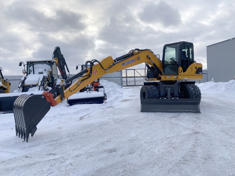Мини-экскаватор QUADTRAC E130WH (12т, кабина, квикаплер, Желтый 2023 год)