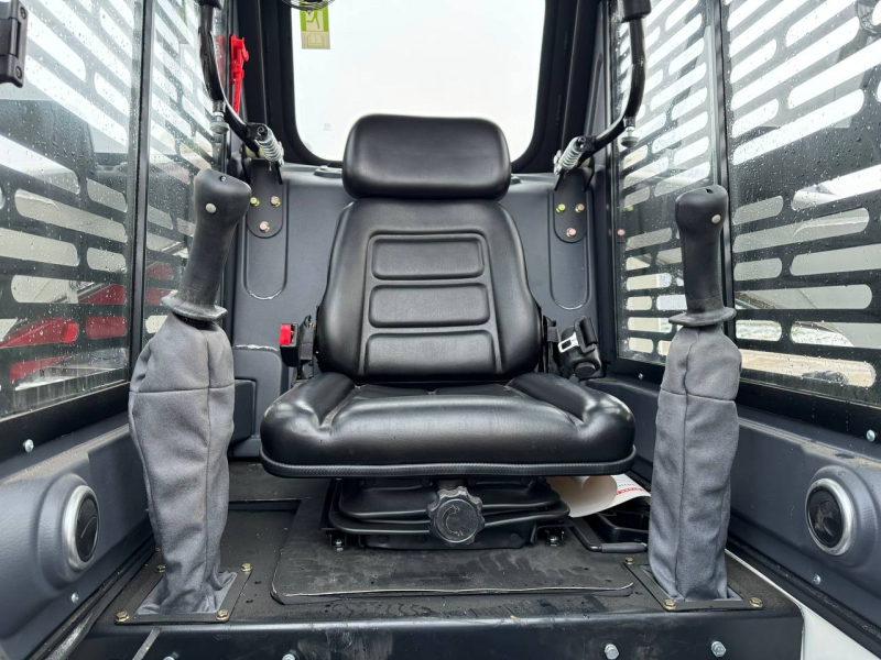 Мини-погрузчик XTRAC S8 (850 кг)