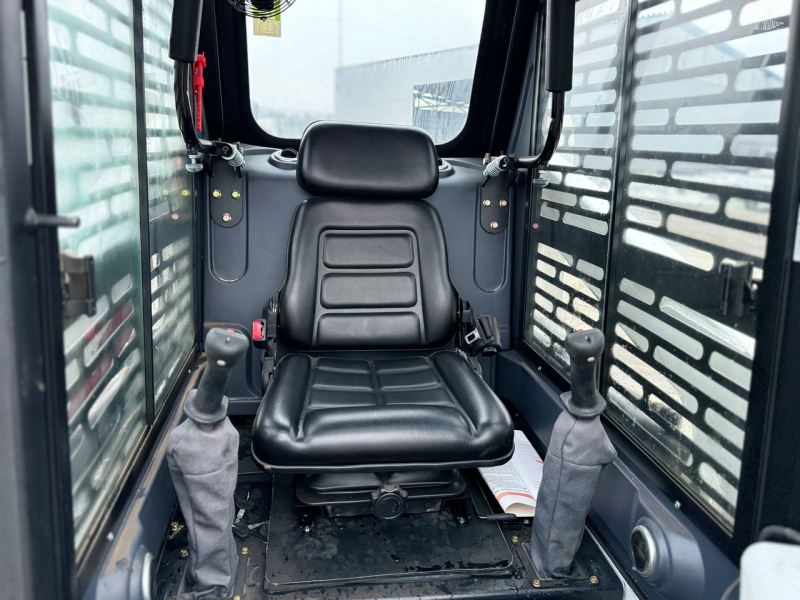 Мини-погрузчик XTRAC S9 (950 кг)