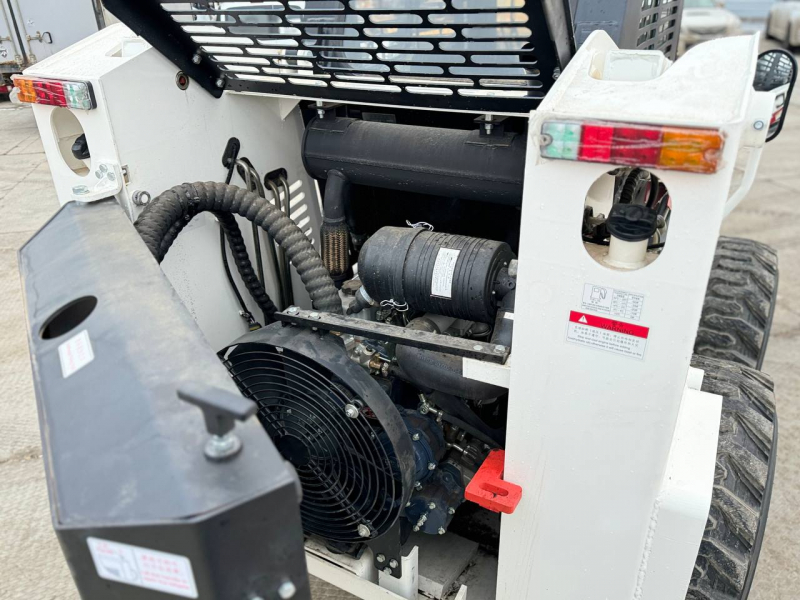 Мини-погрузчик XTRAC S9 (950 кг)