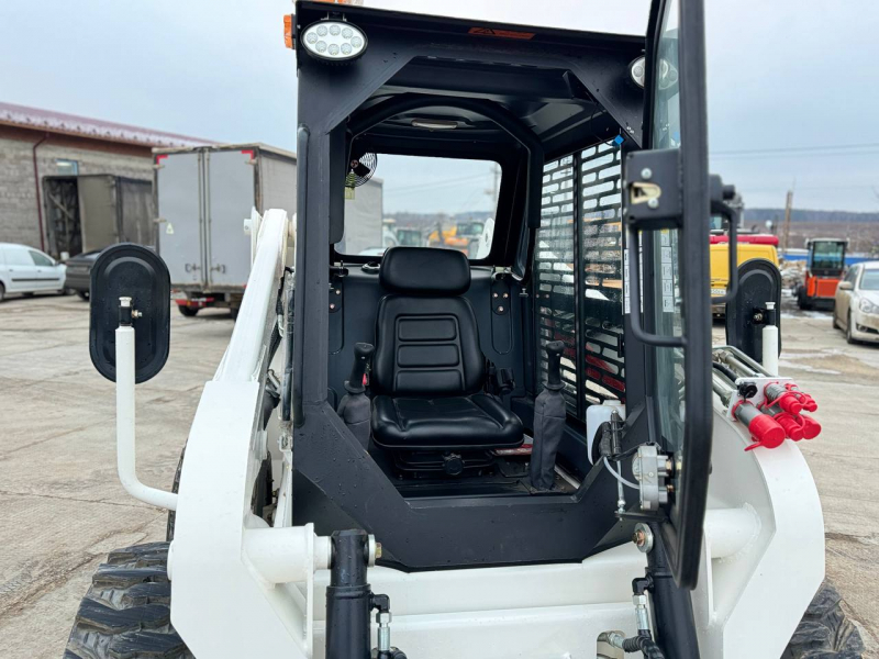 Мини-погрузчик XTRAC S12 (1250 кг 2 скорости HI HLOW)