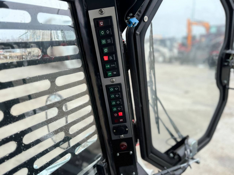 Мини-погрузчик XTRAC S12 (1250 кг 2 скорости HI HLOW)