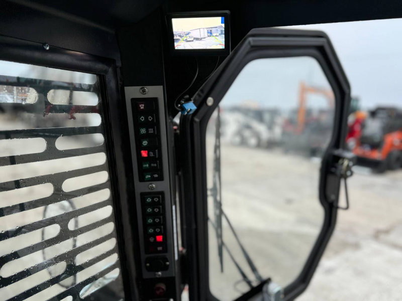 Мини-погрузчик XTRAC S12 (1250 кг 2 скорости HI HLOW)